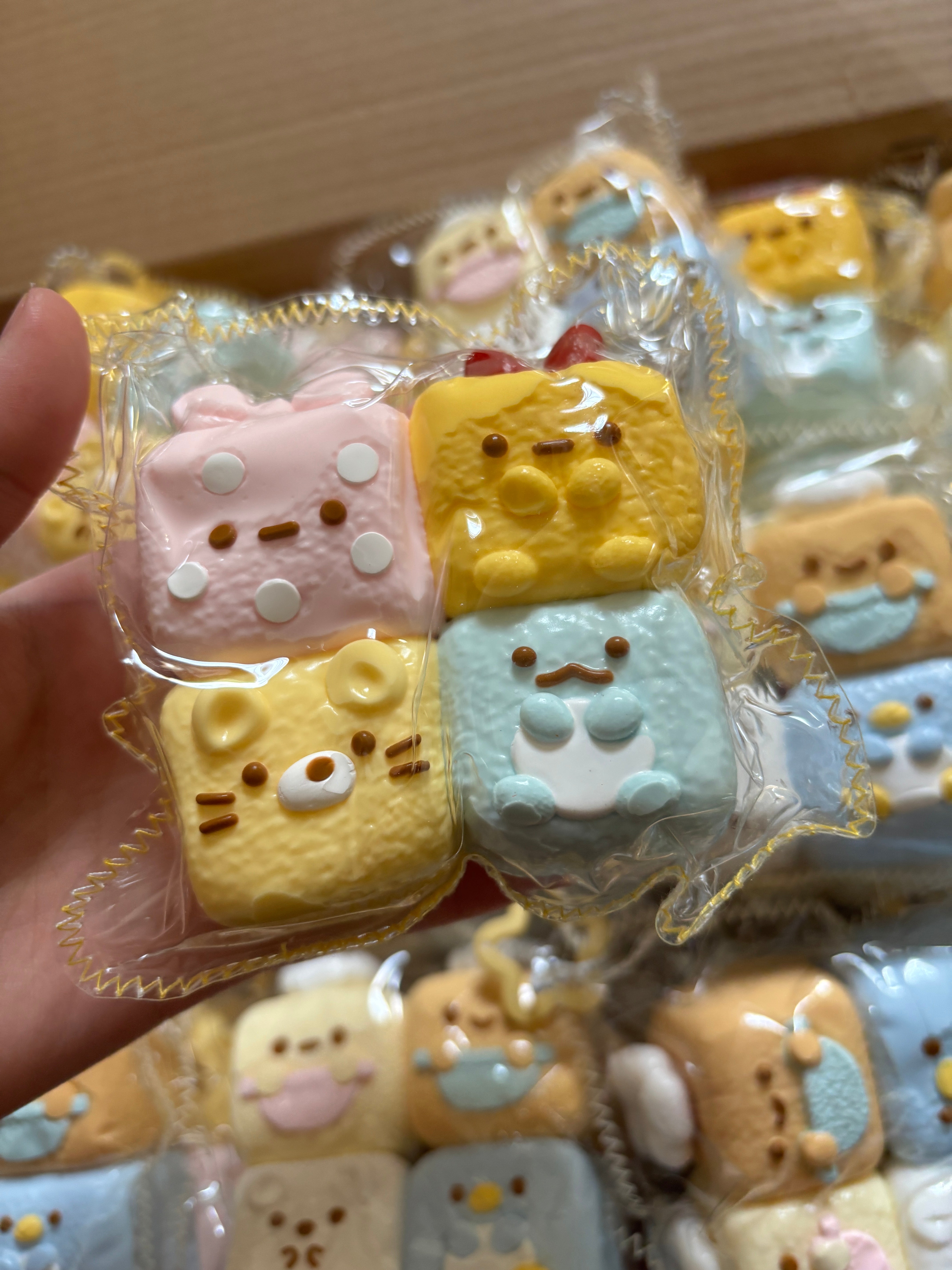 Pack of 4 cute small Sumikko Gurashi family Hawaiian rolls soft (2 designs to choose)