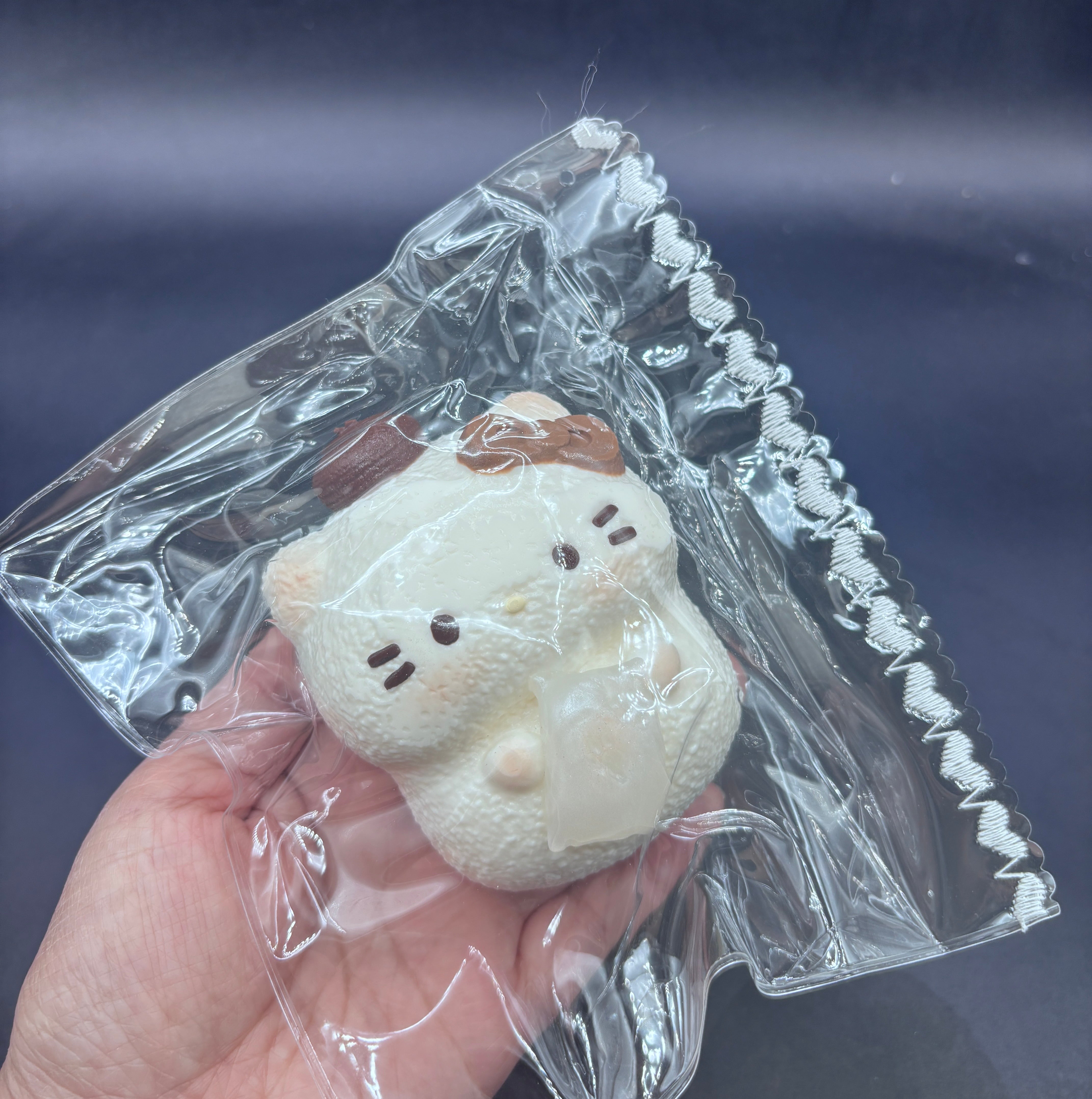 Frozen butter cute kitty holding a pillow  taba squishy