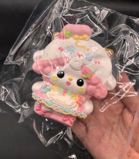 Super cute detailed piano taba squishy