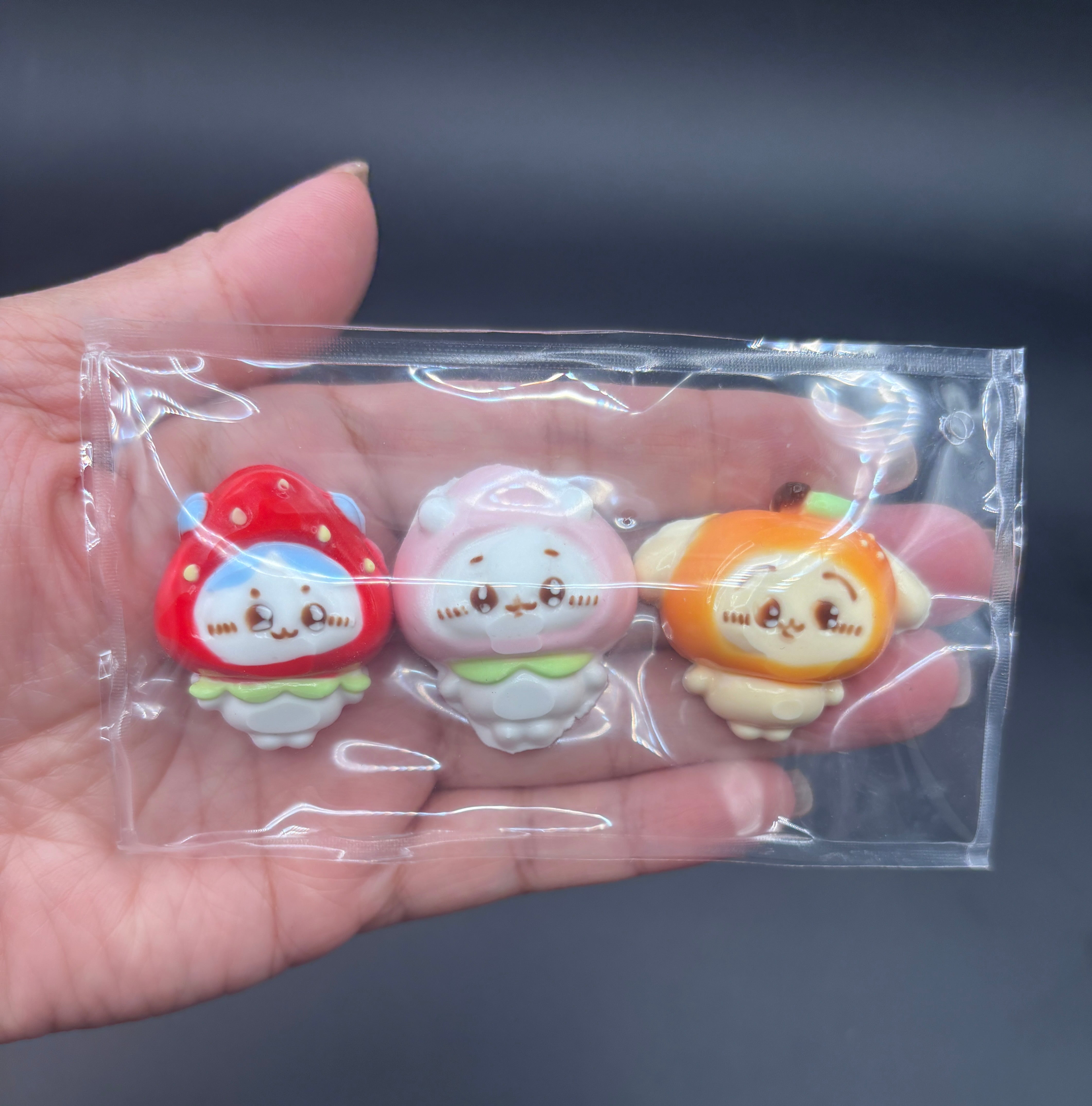Super cute pack of 3 mini detailed chiikawa taba squishy