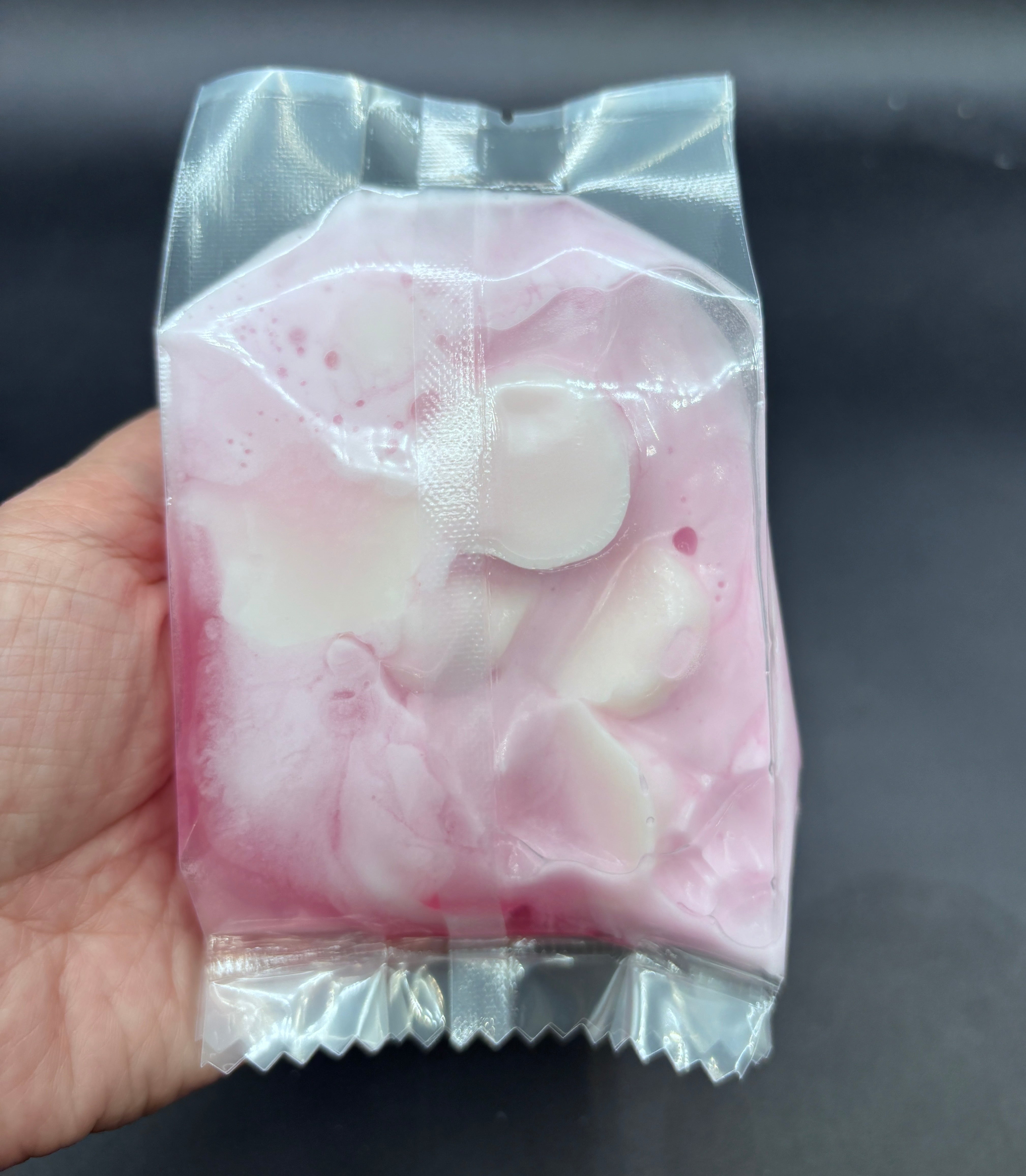 raspberry jam(crunchy slime bag with wax pieces and clay)