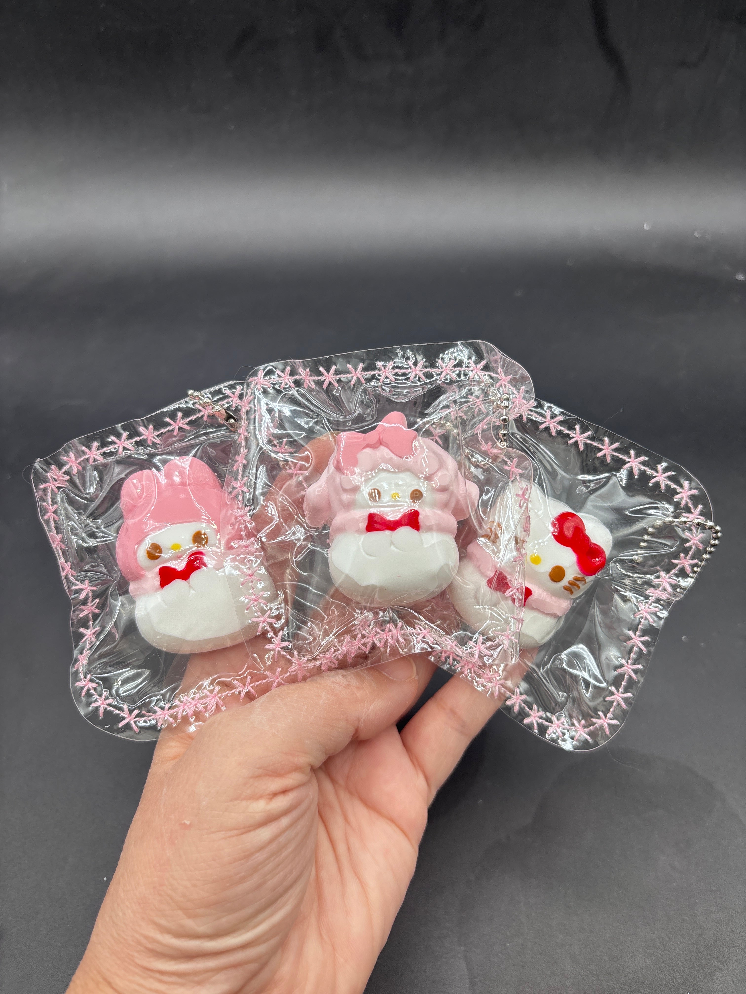 Mini Sanrio snowman keychain tabas cute (choose 1)