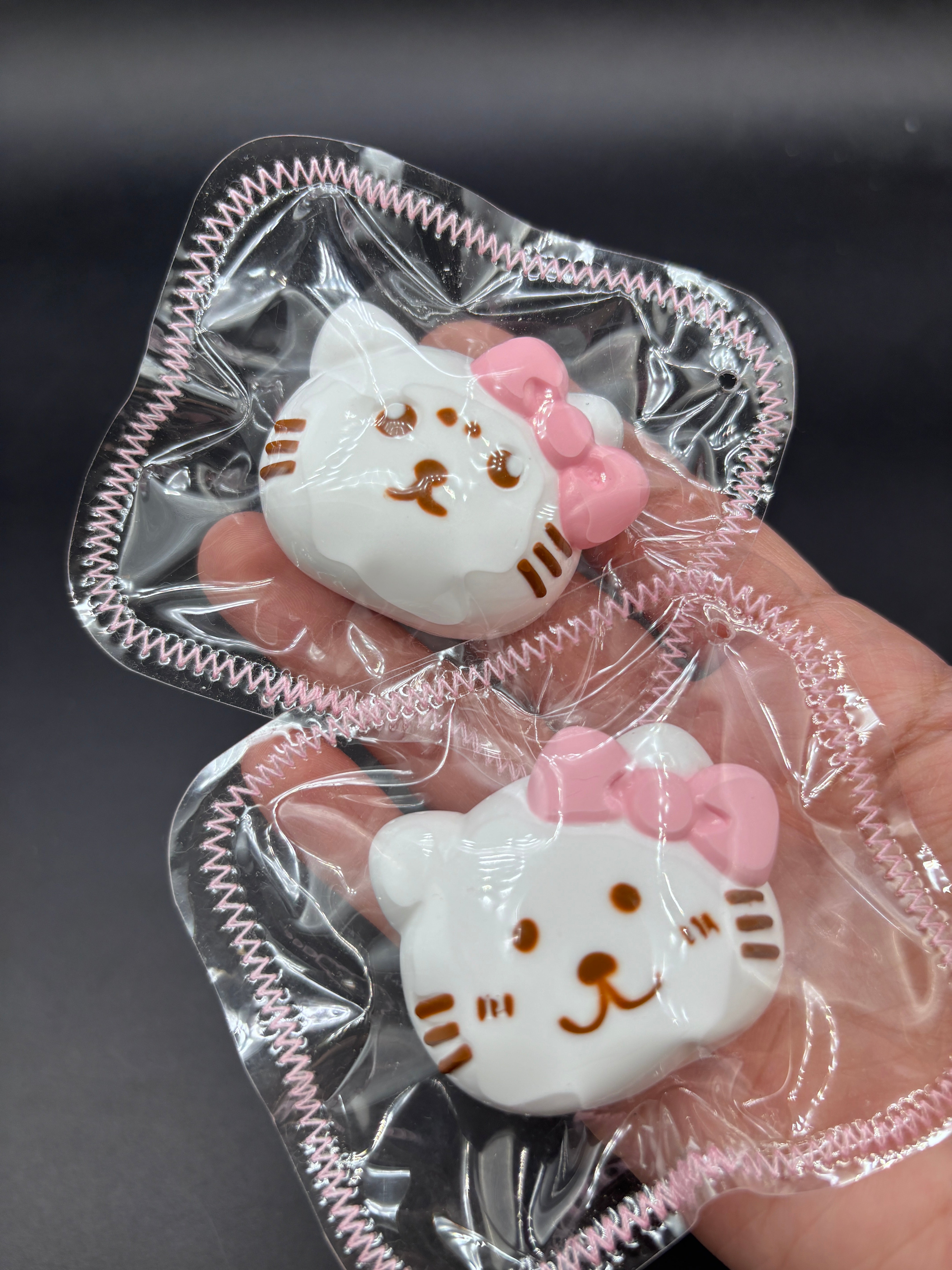 Kitty emojicon mini taba squishy keychain (choose)