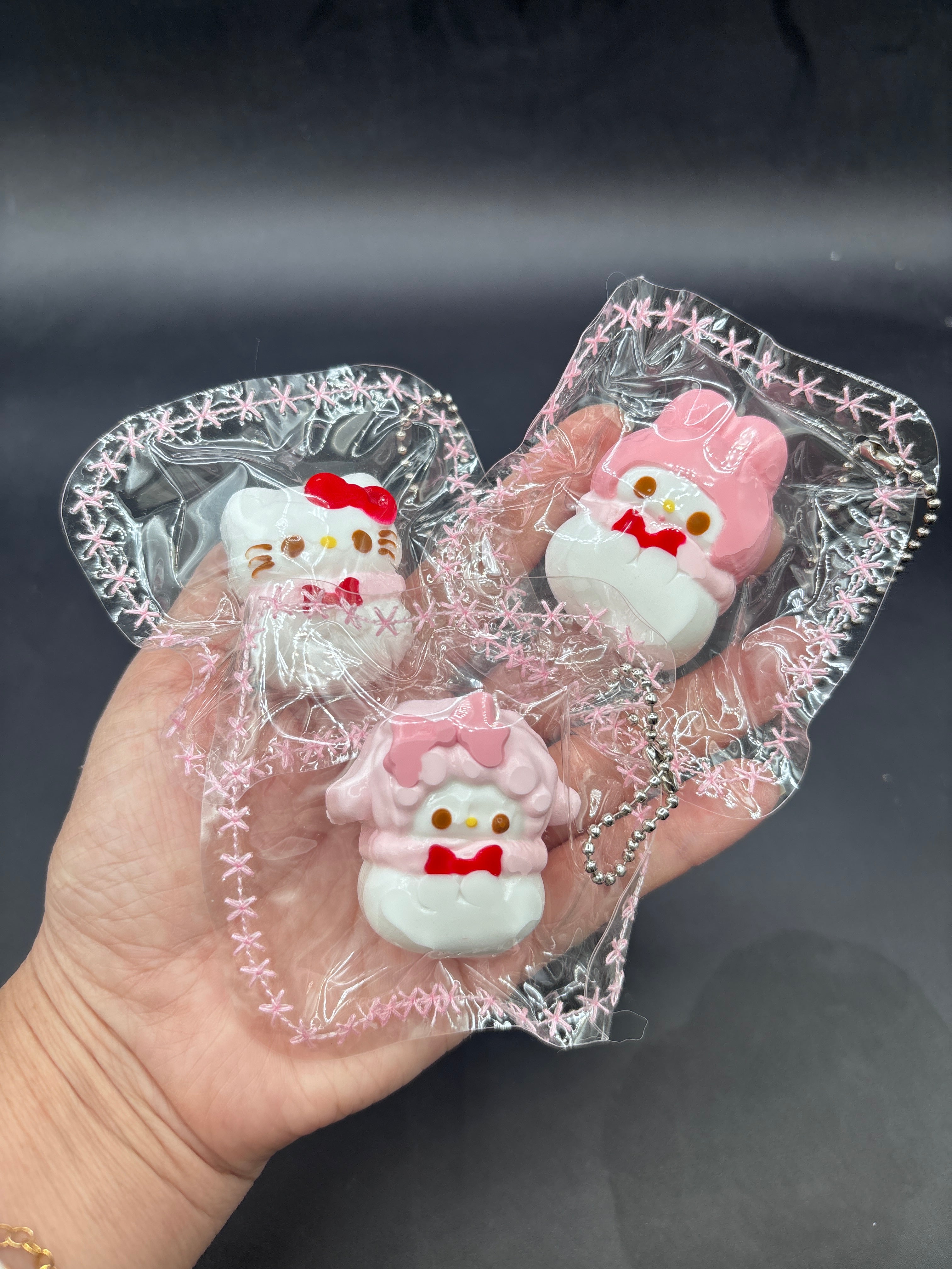 Mini Sanrio snowman keychain tabas cute (choose 1)