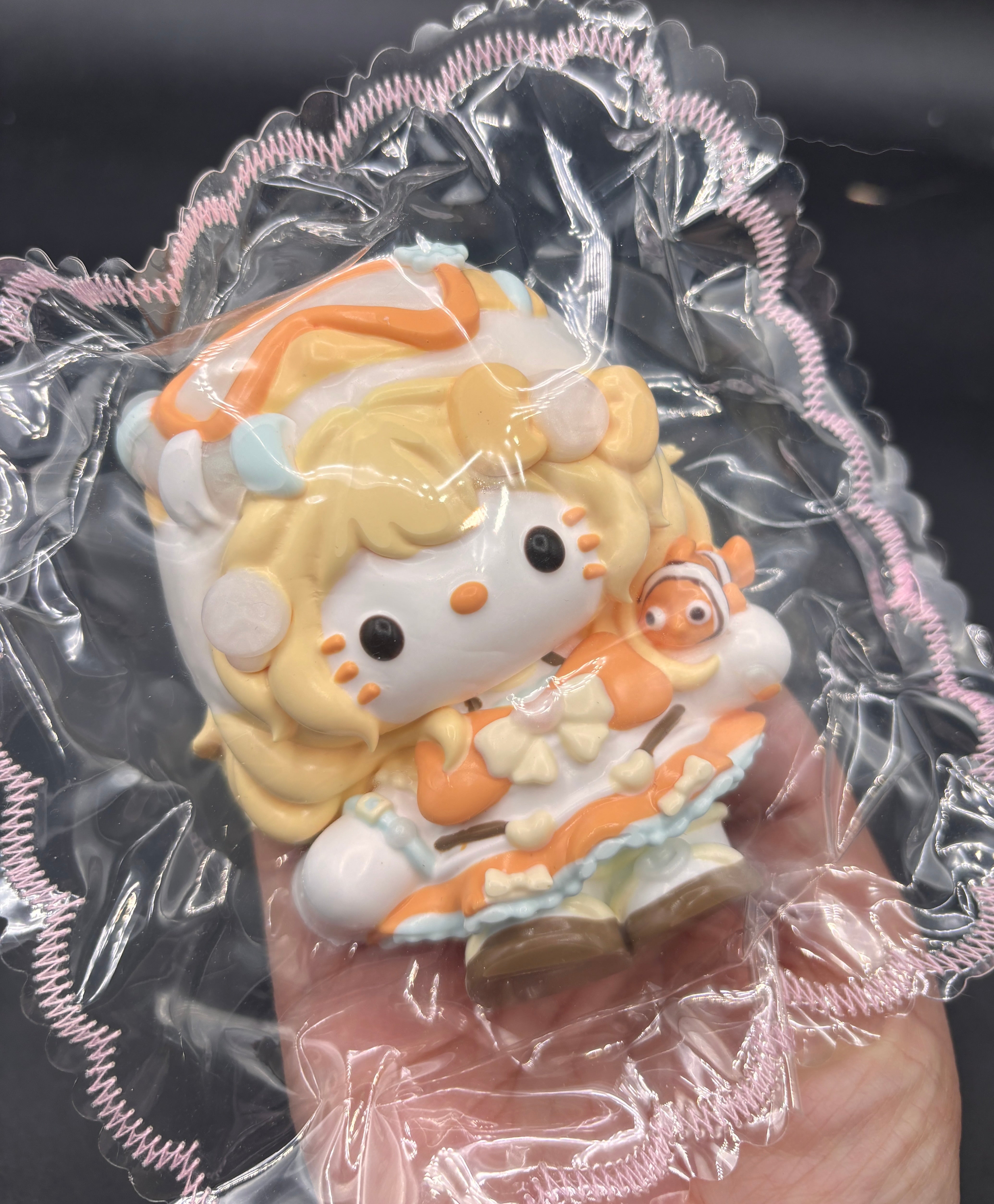 Scuba diving Kitty with Nemo taba squishy