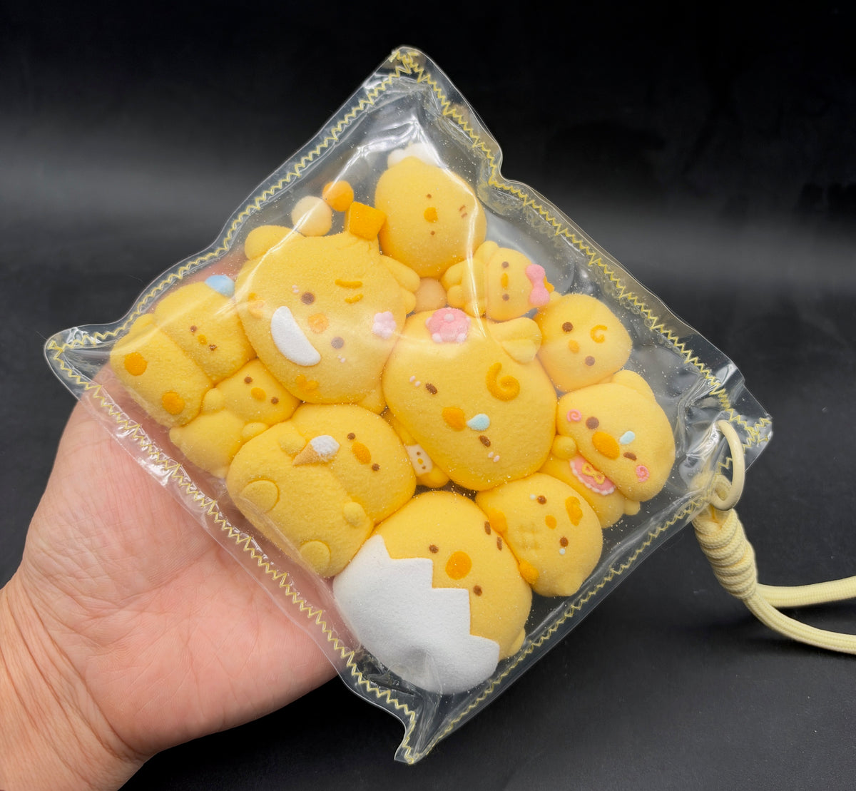 Mini pack of 11 flocked cutie chicks taba