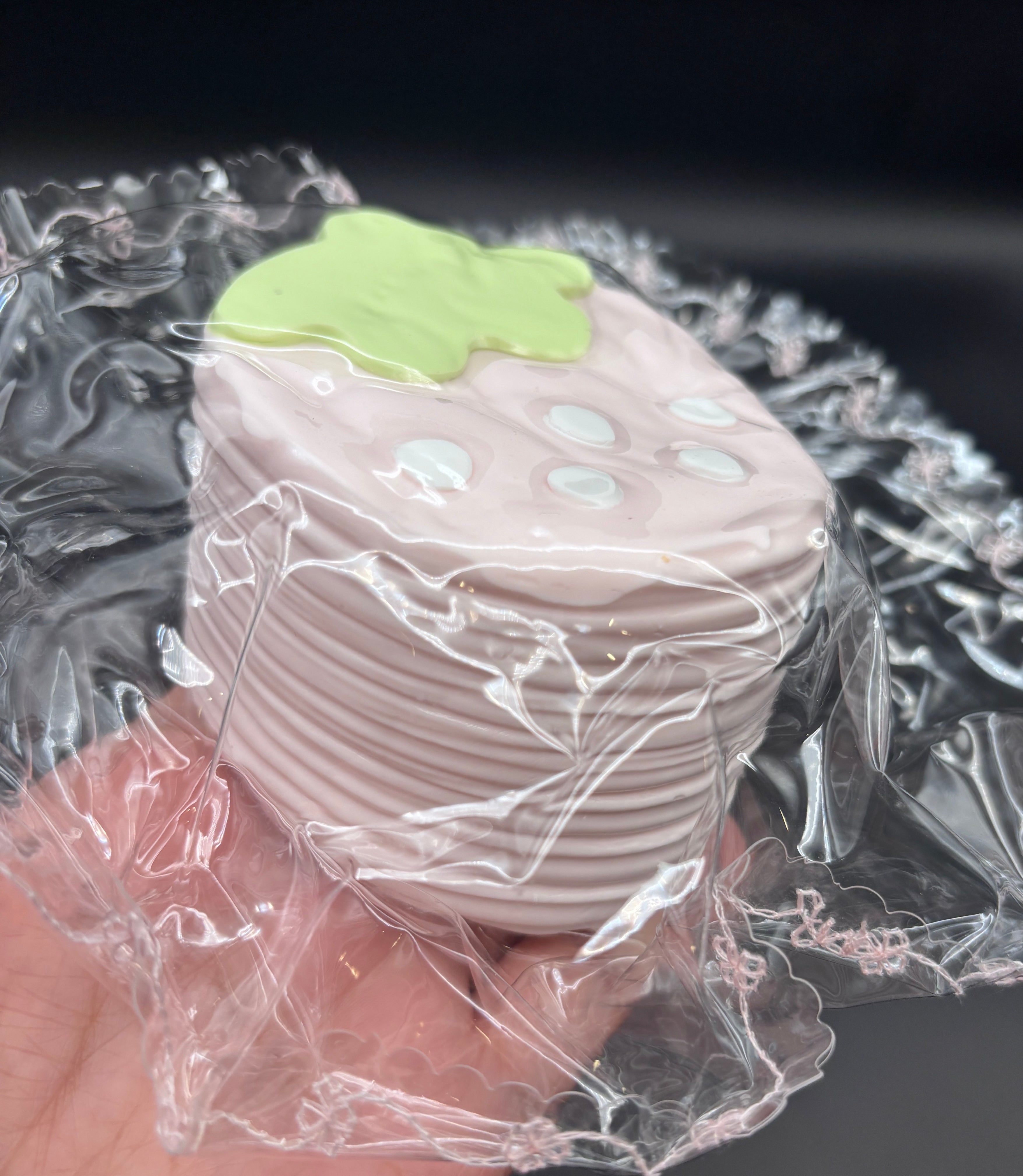 frozen butter textured strawberry cake (read des!) -taba squishy