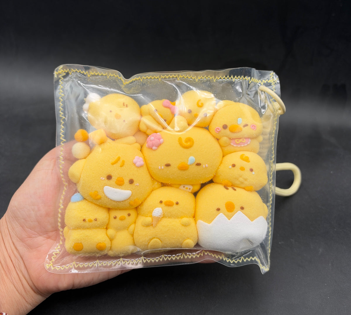 Mini pack of 11 flocked cutie chicks taba