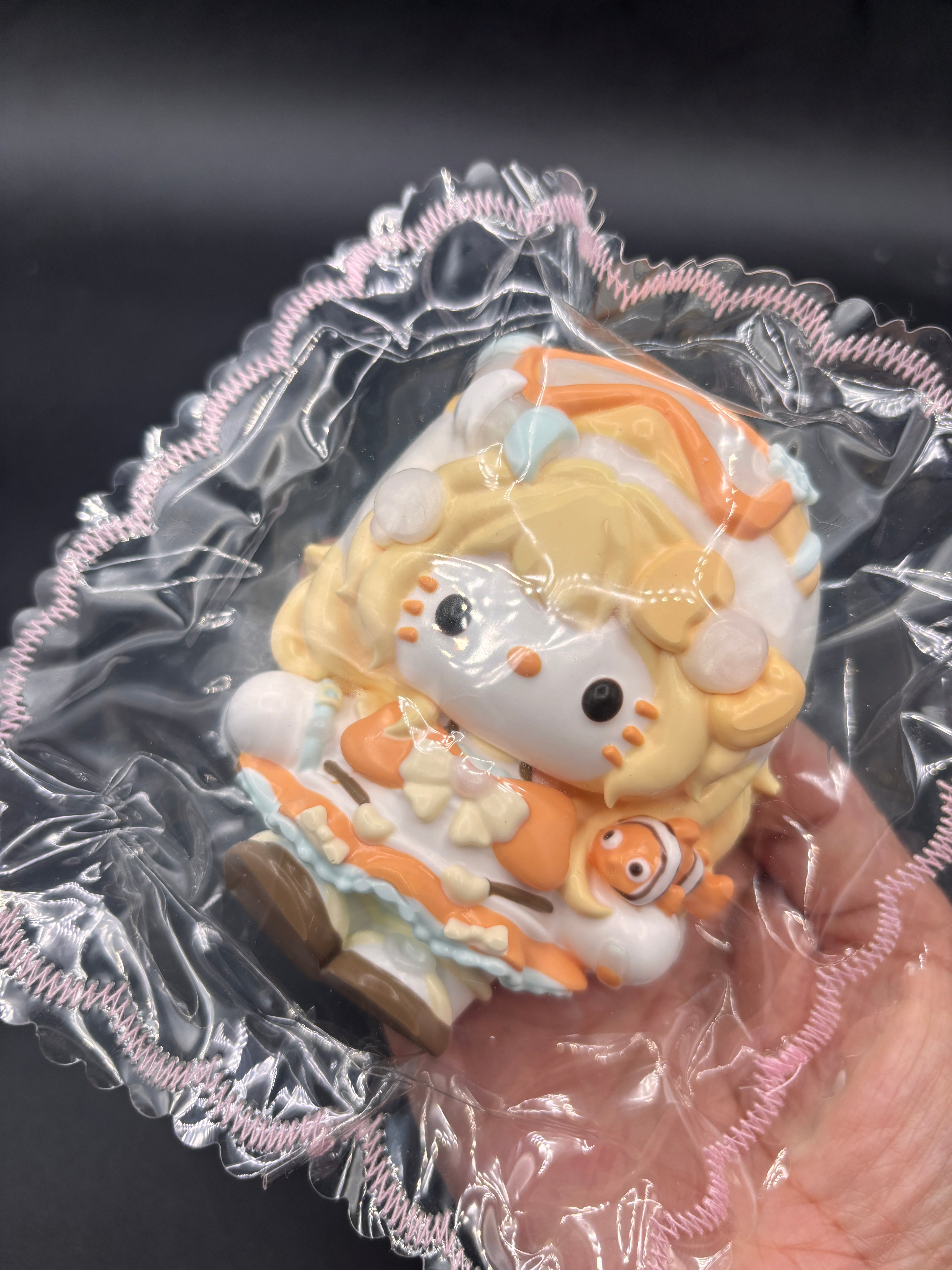 Scuba diving Kitty with Nemo taba squishy