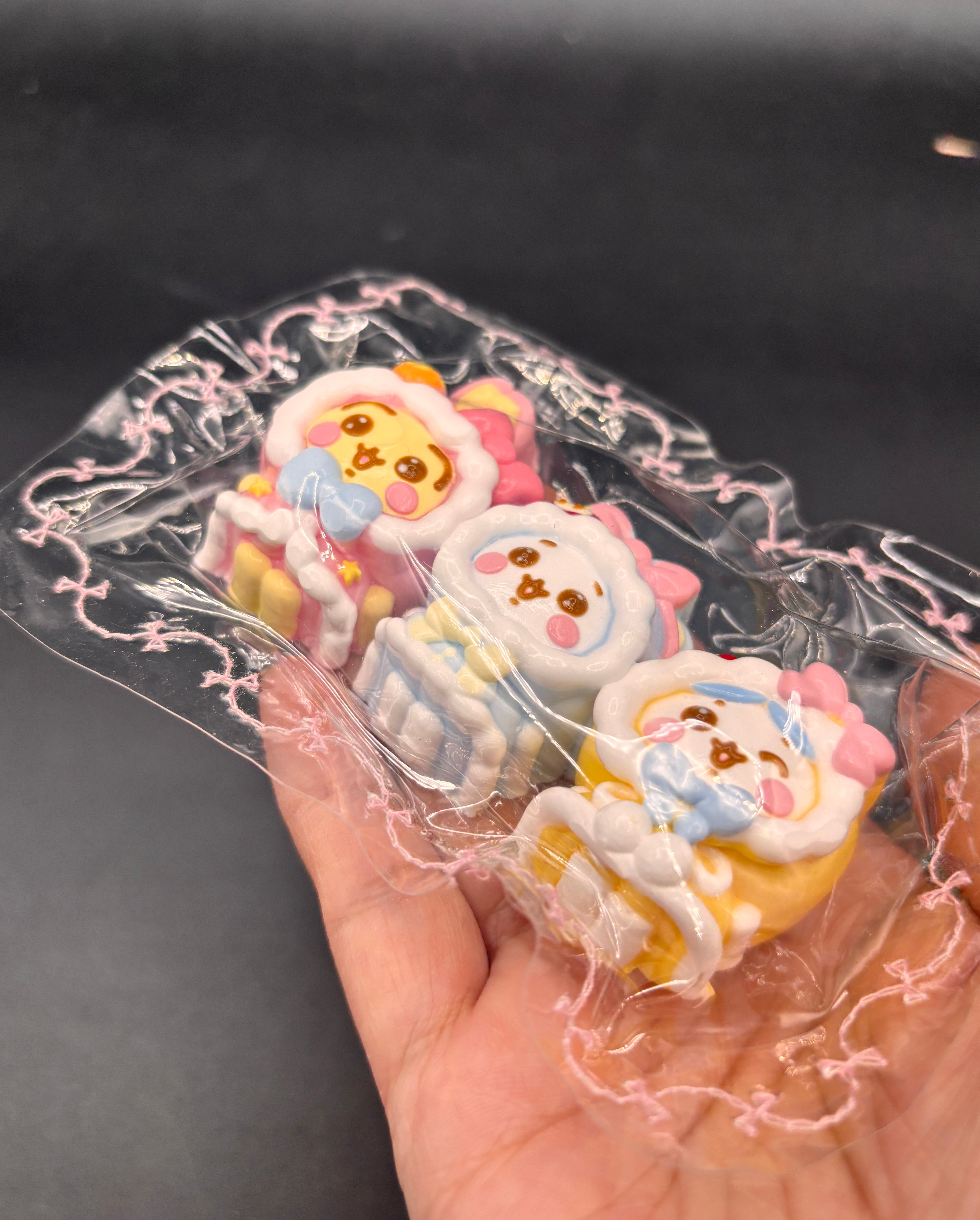 Super cute pack of 3 chiikawa mini  taba squishy