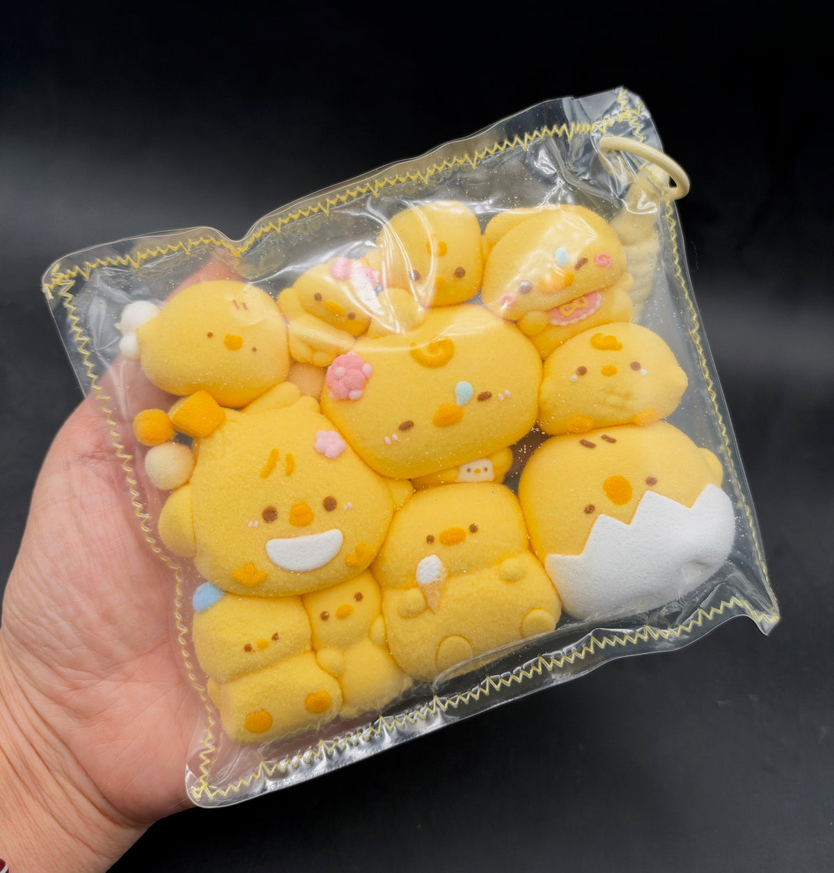 Mini pack of 11 flocked cutie chicks taba