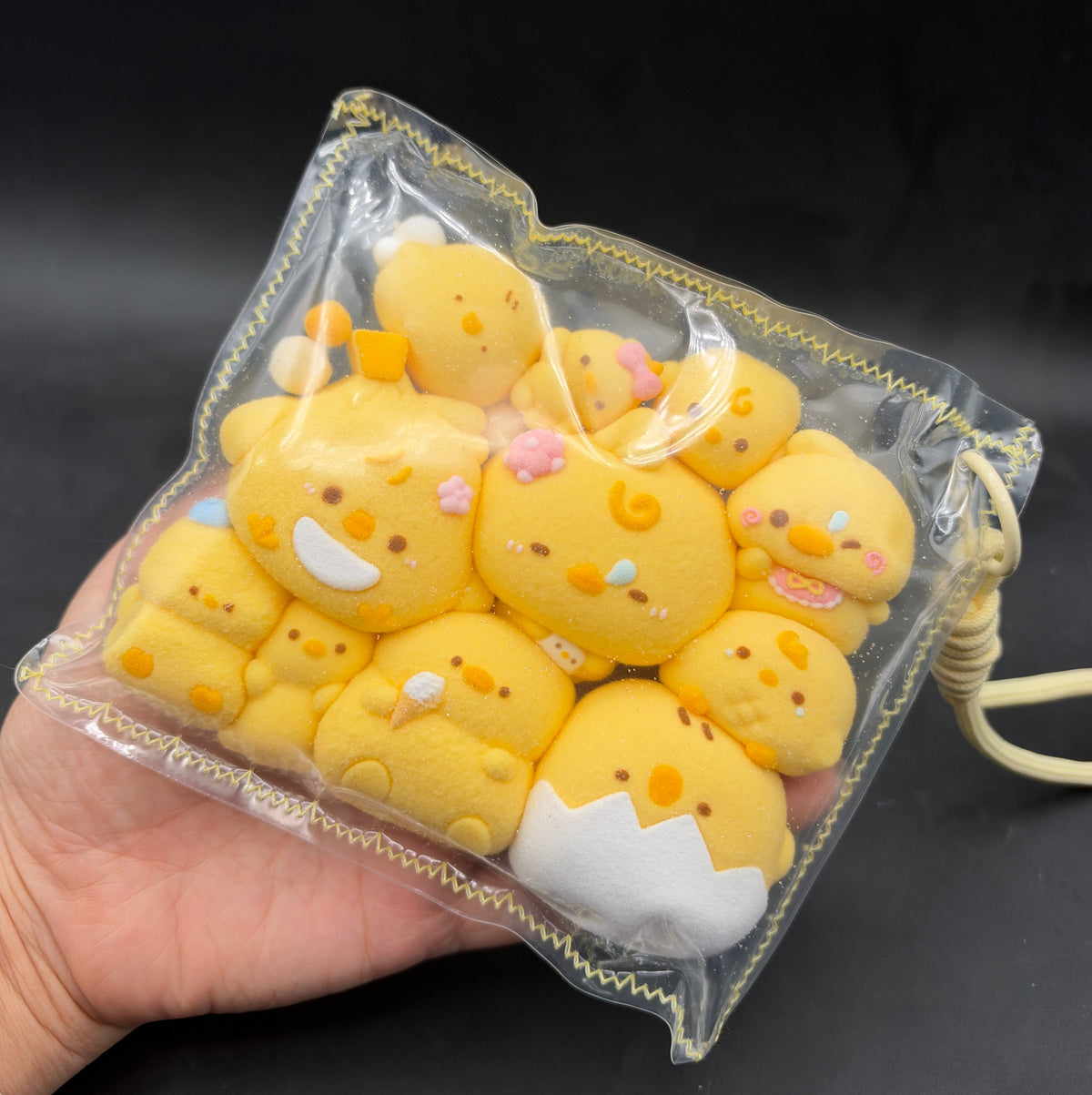 Mini pack of 11 flocked cutie chicks taba