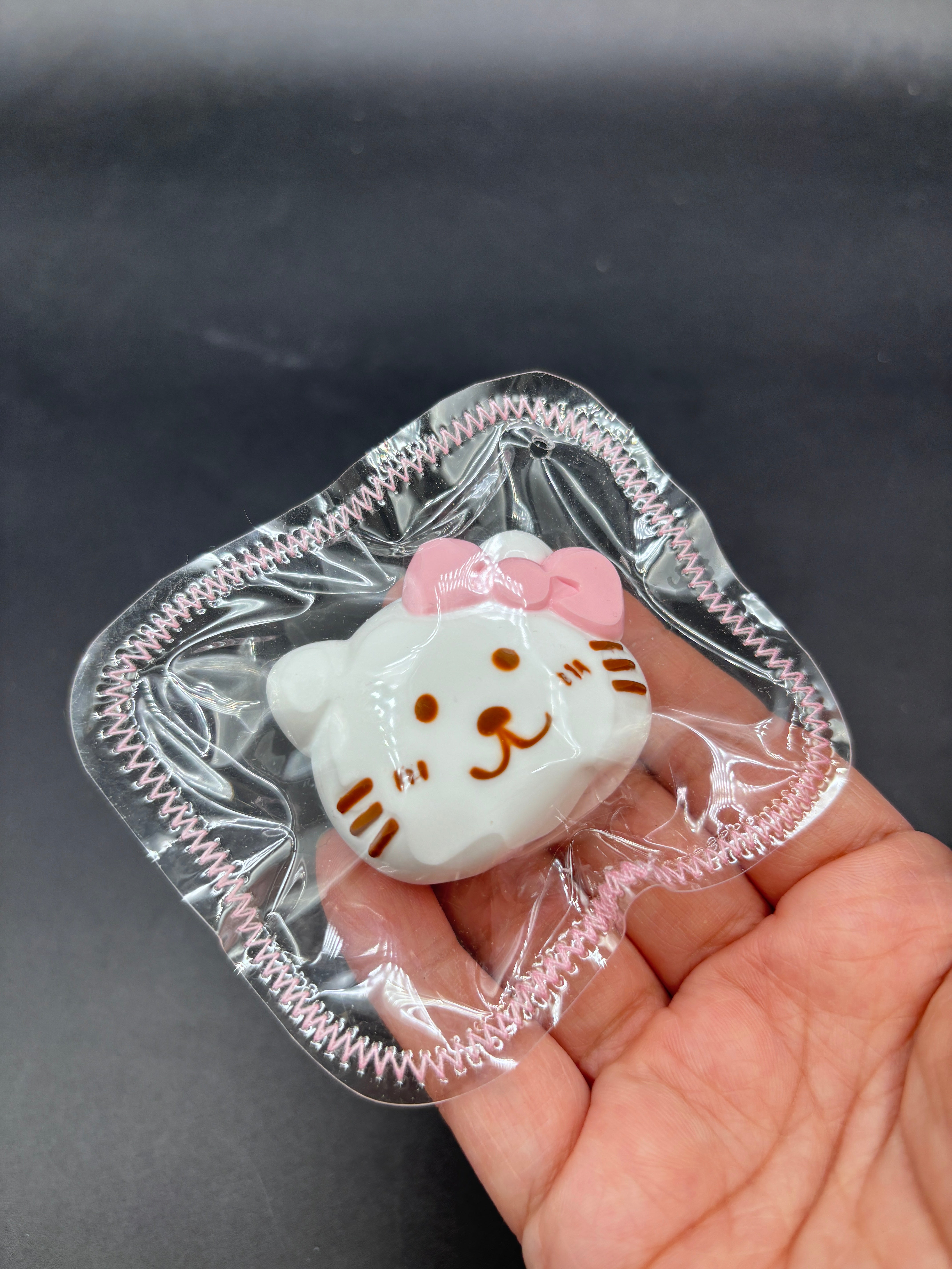 Kitty emojicon mini taba squishy keychain (choose)